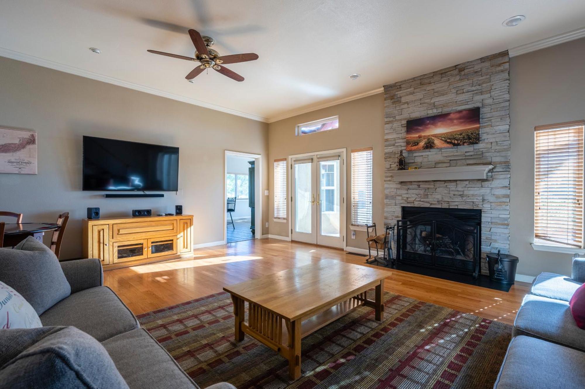Séjour chez l'habitant Elegant With Stunning Vineyard Views